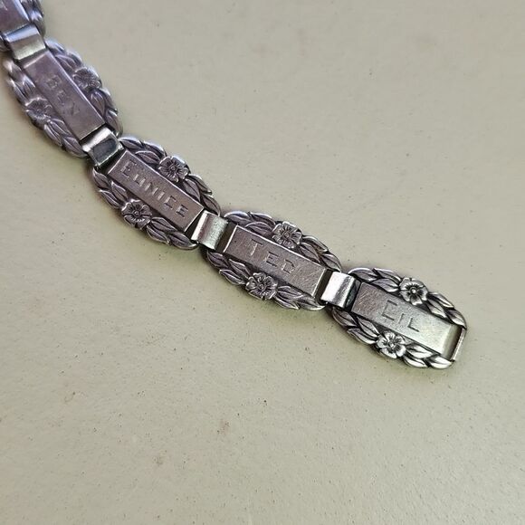 WWII Sterling Silver Forget Me Not Bracelet Floral Engraved Names - Picture 4 of 8